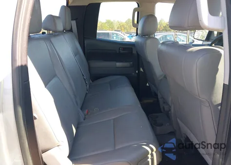 2011 Toyota Tundra Grade 4.6L V8 z USA, uszkodzony, nr VIN 5TFRM5F15BX035281